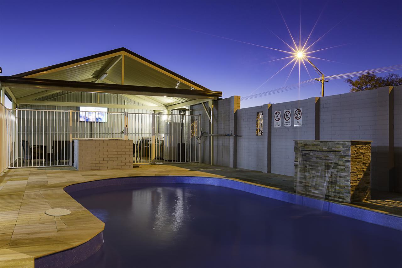 Oasis Motel Cobar Buitenkant foto